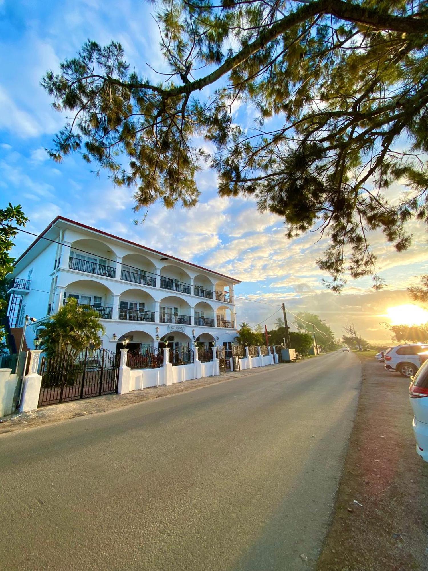 Little Italy Hotel Нукуалофа Экстерьер фото