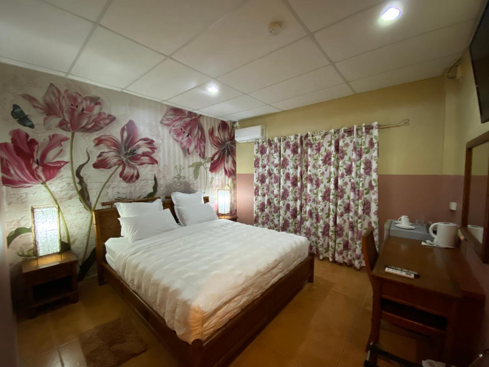 Little Italy Hotel Нукуалофа Экстерьер фото