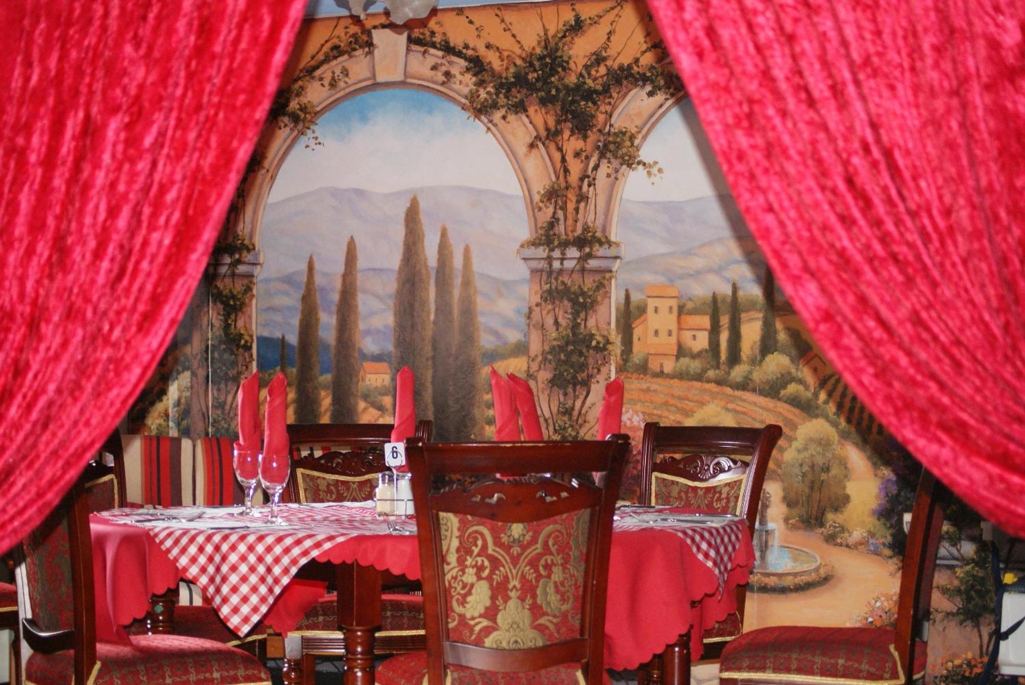 Little Italy Hotel Нукуалофа Экстерьер фото
