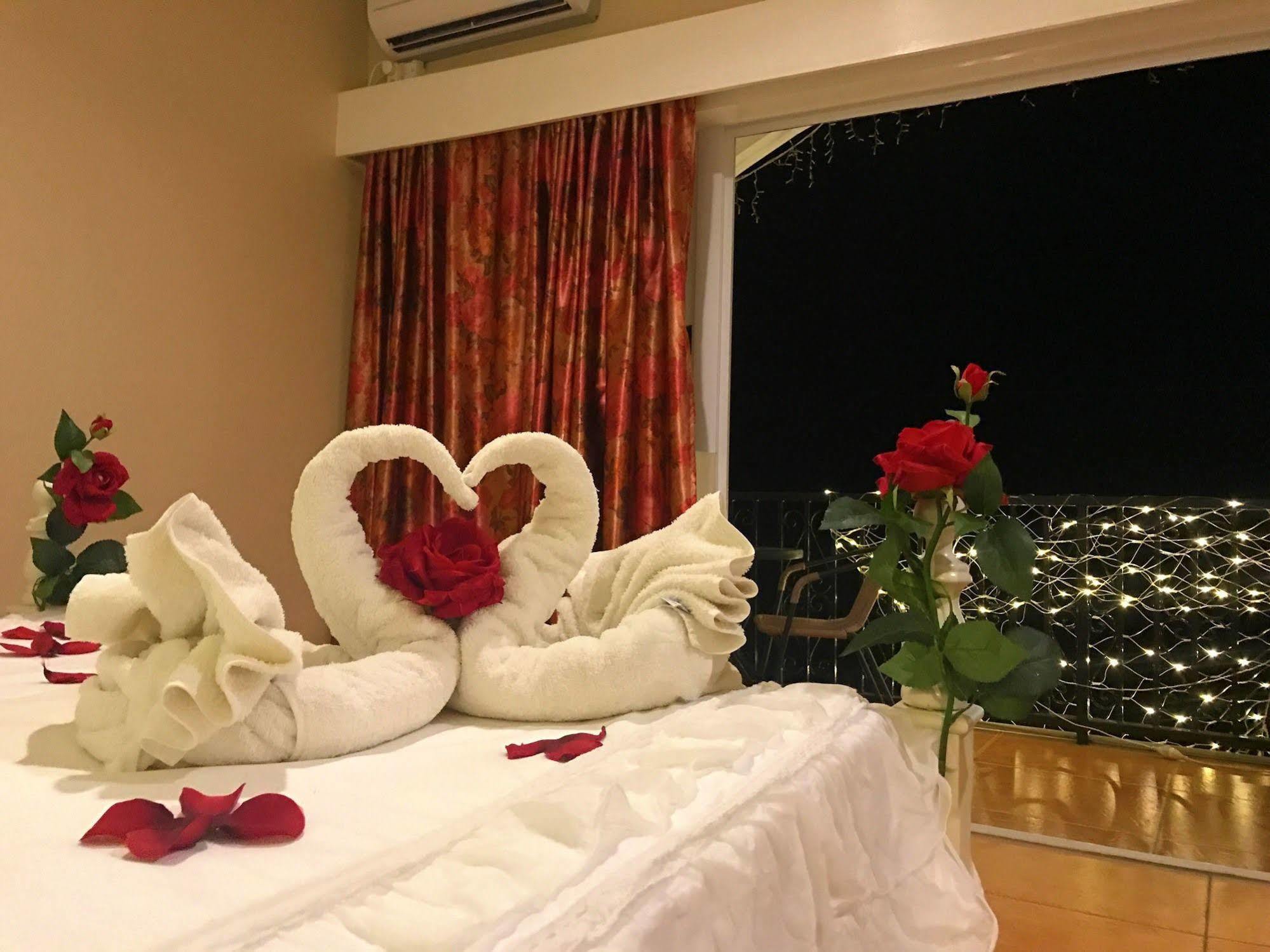 Little Italy Hotel Нукуалофа Экстерьер фото