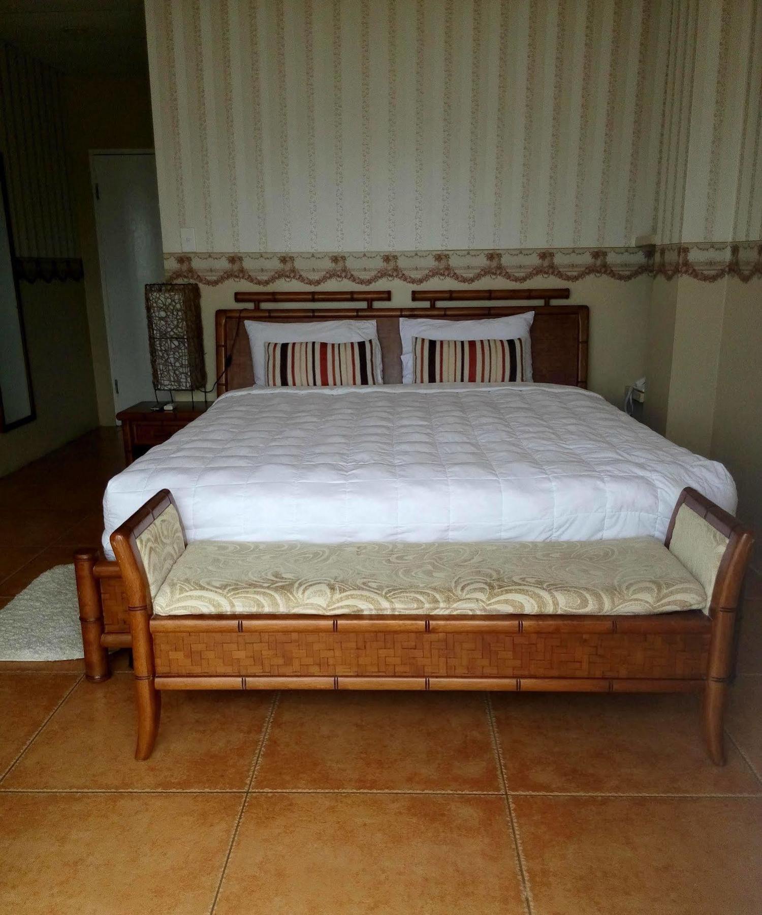 Little Italy Hotel Нукуалофа Экстерьер фото