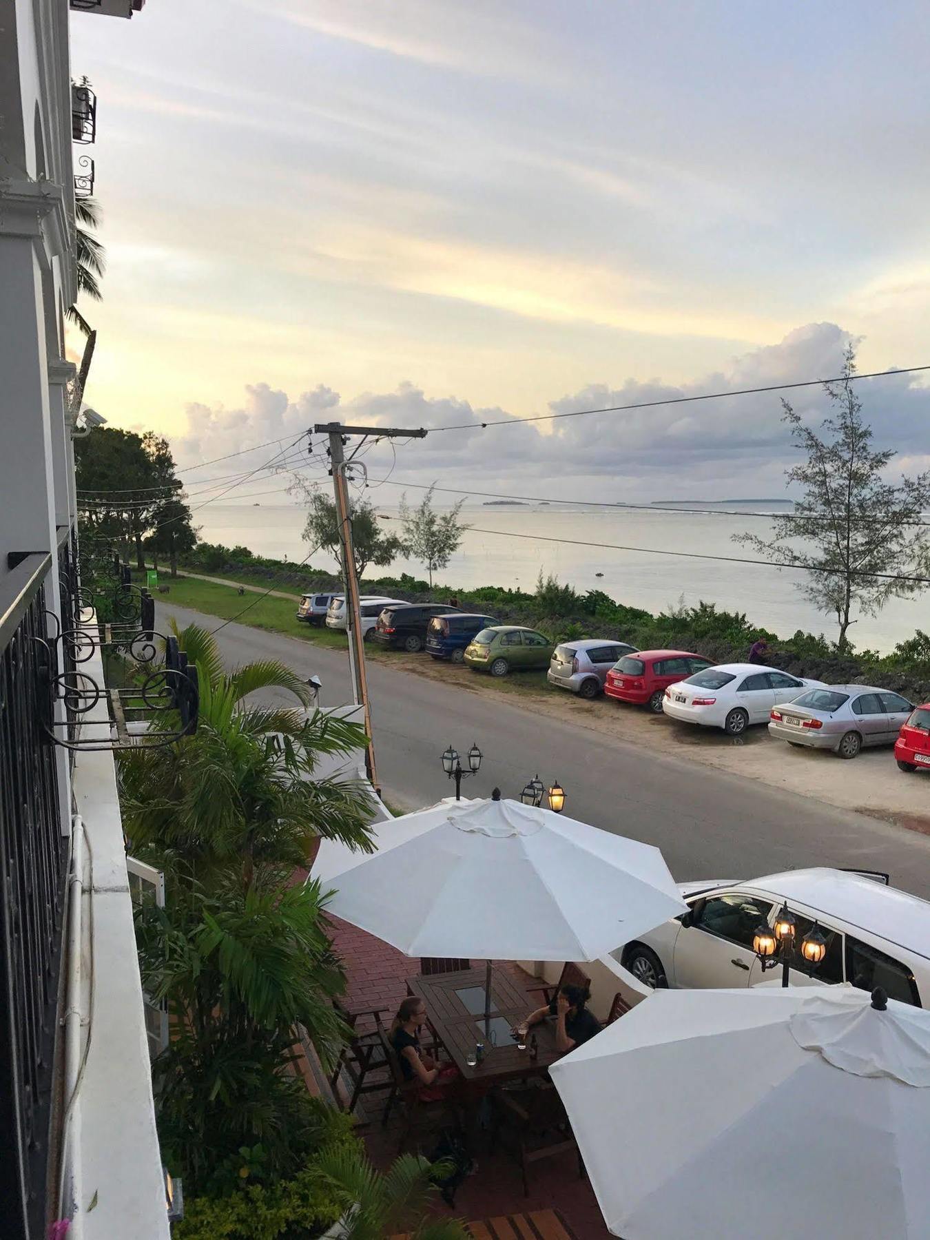 Little Italy Hotel Нукуалофа Экстерьер фото
