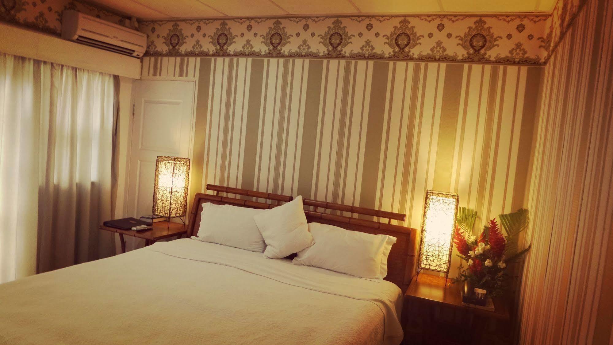Little Italy Hotel Нукуалофа Экстерьер фото